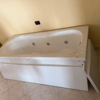 Vasca da bagno idromassaggio