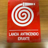 Cartello segnalatore lancia antincendio idrante