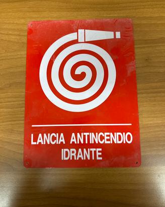 Cartello segnalatore lancia antincendio idrante
