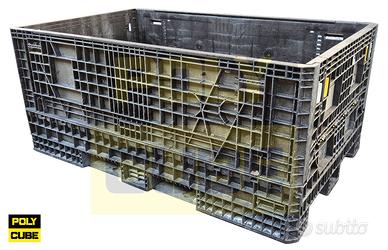 Cassoni in plastica o grandi contenitori usati