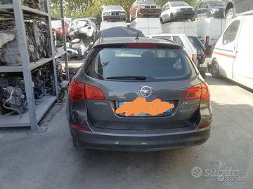 Opel Astra Anno 2012 Per Ricambi