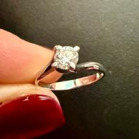 Solitario in Oro Bianco con Diamante 0,50 ct