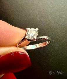 Solitario in Oro Bianco con Diamante 0,50 ct