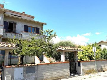 VILLA A SCHIERA A CARTOCETO
