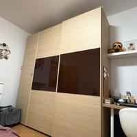 Armadio due ante scorrevoli e anta per giubbotti