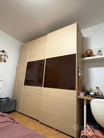 Armadio due ante scorrevoli e anta per giubbotti