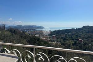 4 LOCALI A LA SPEZIA