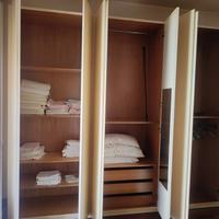 Armadio in legno massello