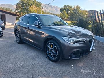 Alfa Romeo Stelvio 2.2 Turbodiesel 180 CV AT8 RWD 