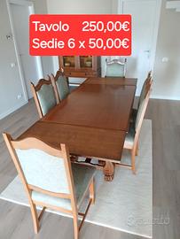 Tavolo allungabile + 6 sedie in rovere intagliato