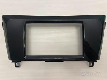 Mostrina doppiodin Nissan Qashqai