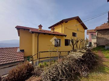 CASA SEMINDIPENDENTE A SAVIGNONE