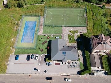 Ampio immobile e impianti sportivi a Bannio Anzino