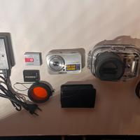 Fotocamera con custodia subacquea