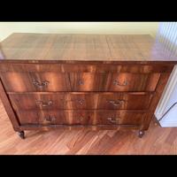 Comò antico in legno