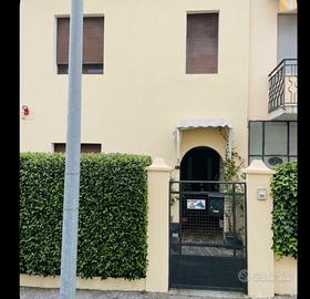 Casa composta da 2 abitazioni adiacenti