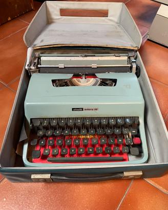 Macchina da scrivere Olivetti
