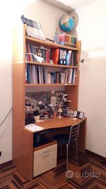Scrivania-libreria per ragazzi