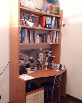 Scrivania-libreria per ragazzi