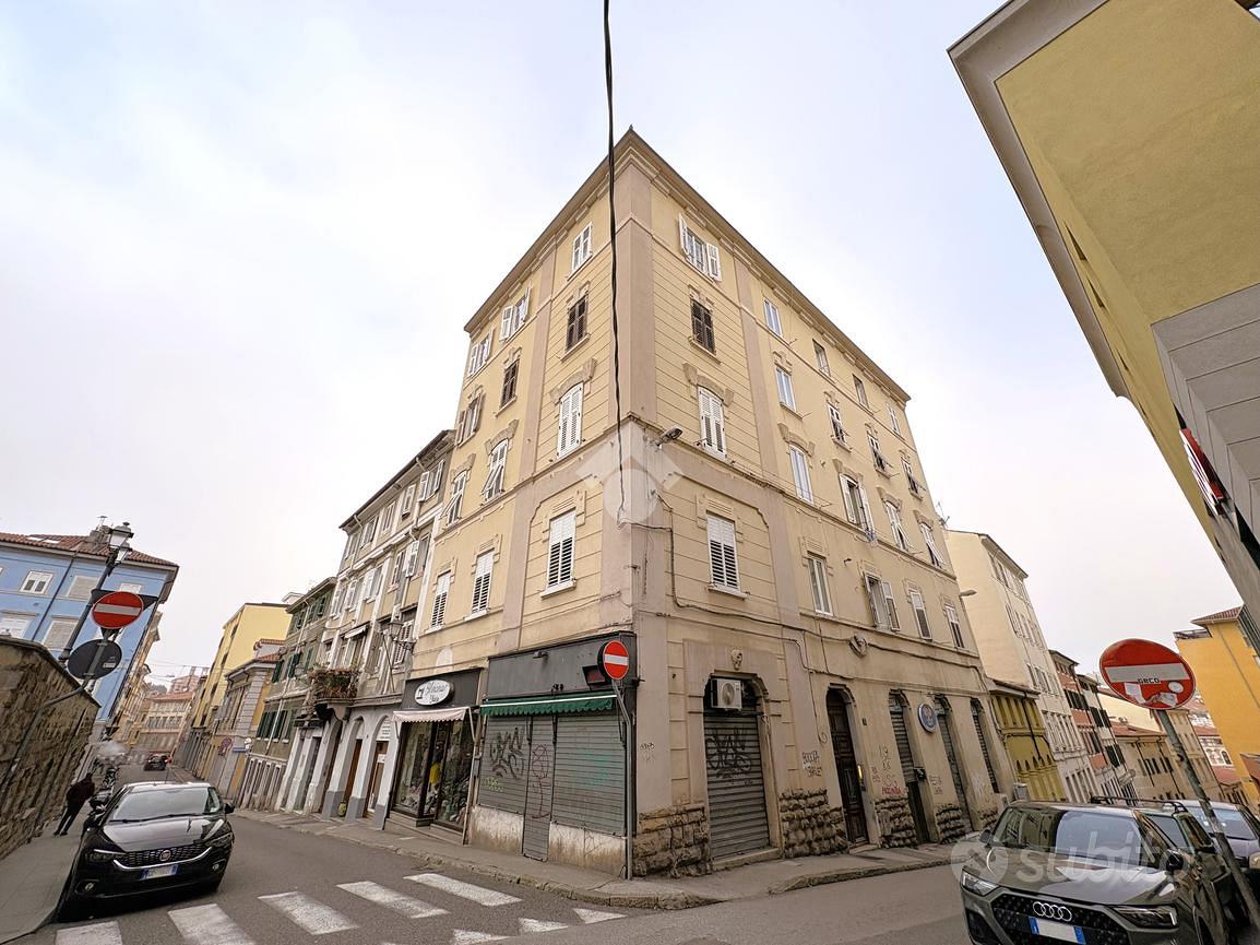 NEGOZIO A TRIESTE