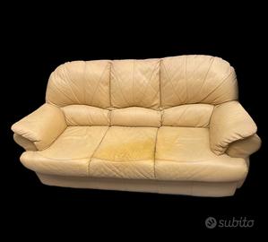 Divano usato in ecopelle