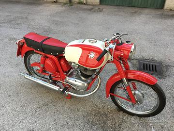 Moto d'epoca ma agusta