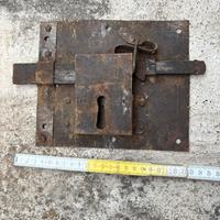 Serratura antica lavorata a mano