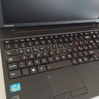 TOSHIBA - CPU i5, RAM 8GB, SSD 256GB
