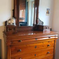 Como' cassettone antico con specchiera