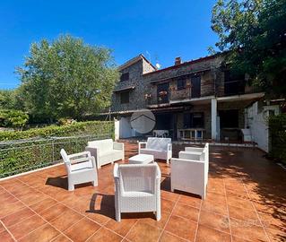 5 LOCALI A SANTA MARINA