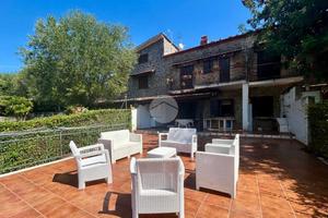 5 LOCALI A SANTA MARINA