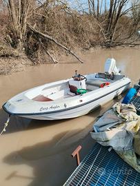 barca con carena ala di gabbiano 