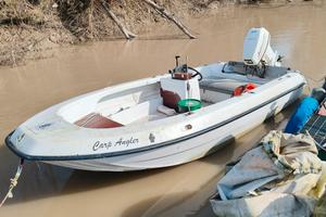 barca con carena ala di gabbiano 