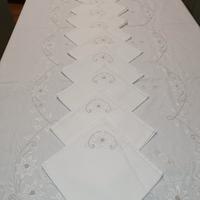 Tovaglia ricamata a mano