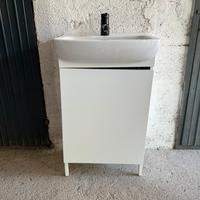 Lavabo con mobile e rubinetteria