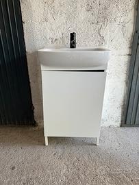 Lavabo con mobile e rubinetteria