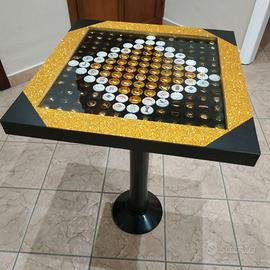 Tavolino artigianale in legno con decori 🌈