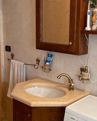 Mobile bagno con specchio contenitore