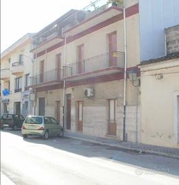 Casa indipendente 9 vani in via Bixio
