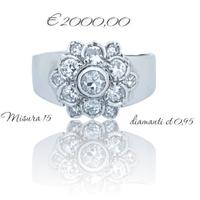 Anello a fascia con fiore di diamanti