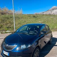 Lancia Ypsilon 1.0 Hybrid 2022-64.000 km blu notte