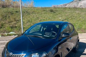 Lancia Ypsilon 1.0 Hybrid 2022-64.000 km blu notte