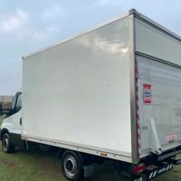 Trasportatore, traslochi, carichi scarichi