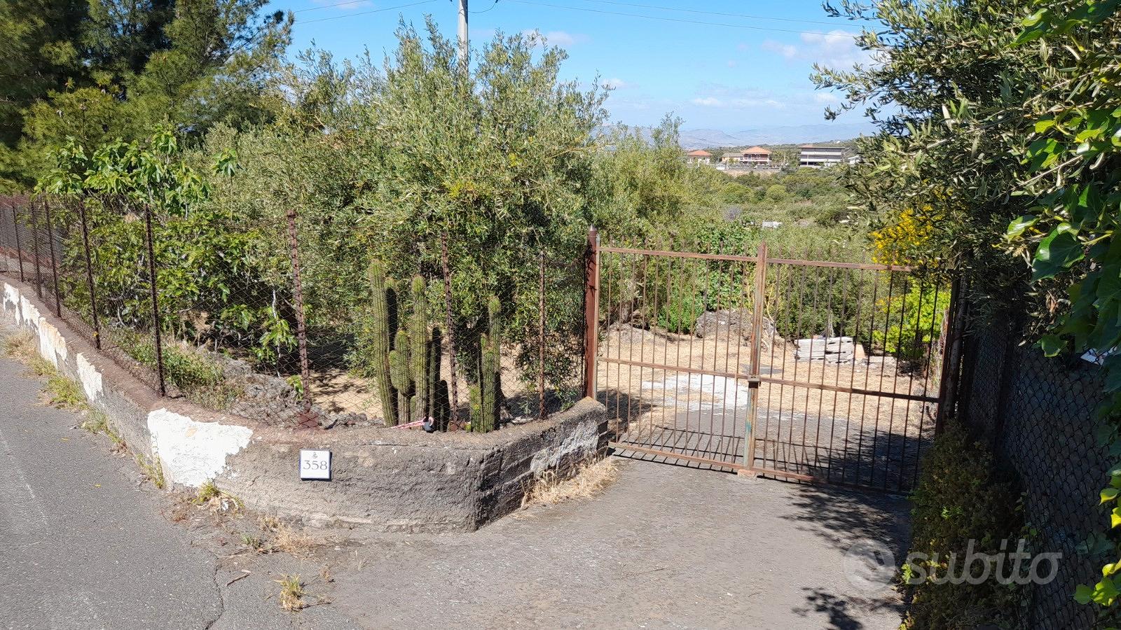 Terreno 2.040 mq con rudere 17 mq a Ragalna - Vista 5