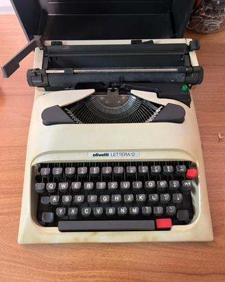 Macchina da scrivere Olivetti