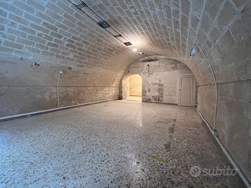 Storico locale commerciale Via Municipio