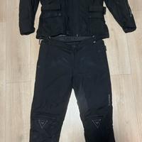 Giacca e pantaloni per moto Dainese