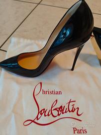 Louboutin décolleté nere in vernice lucide