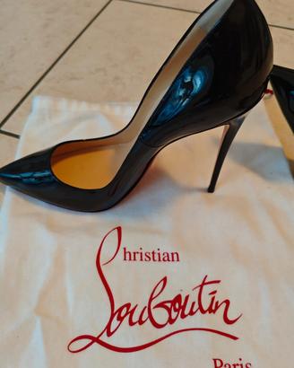 Louboutin décolleté nere in vernice lucide