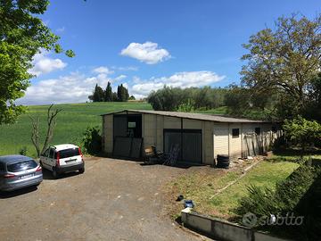 Magazzino/garage a Lucignano